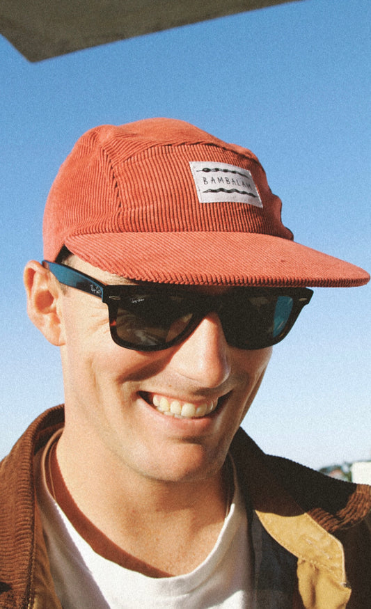 Gorra de 5 paneles - Pana roja