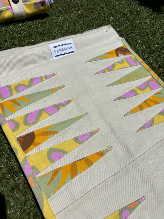 'Oopsie daisies yellow' x 'Sunflower' Backgammon