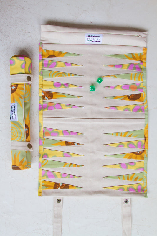 'Oopsie daisies yellow' x 'Sunflower' Backgammon
